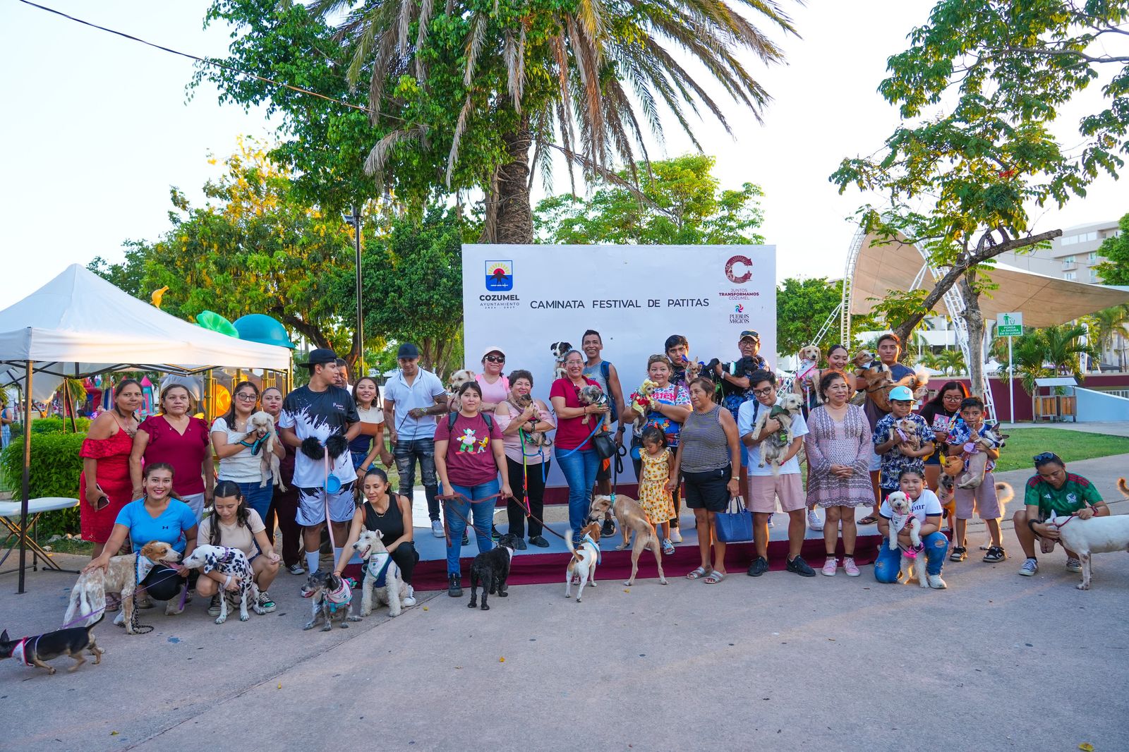 Gobierno municipal conmemora el Día Mundial del Perro con caminata canina y actividades familiares