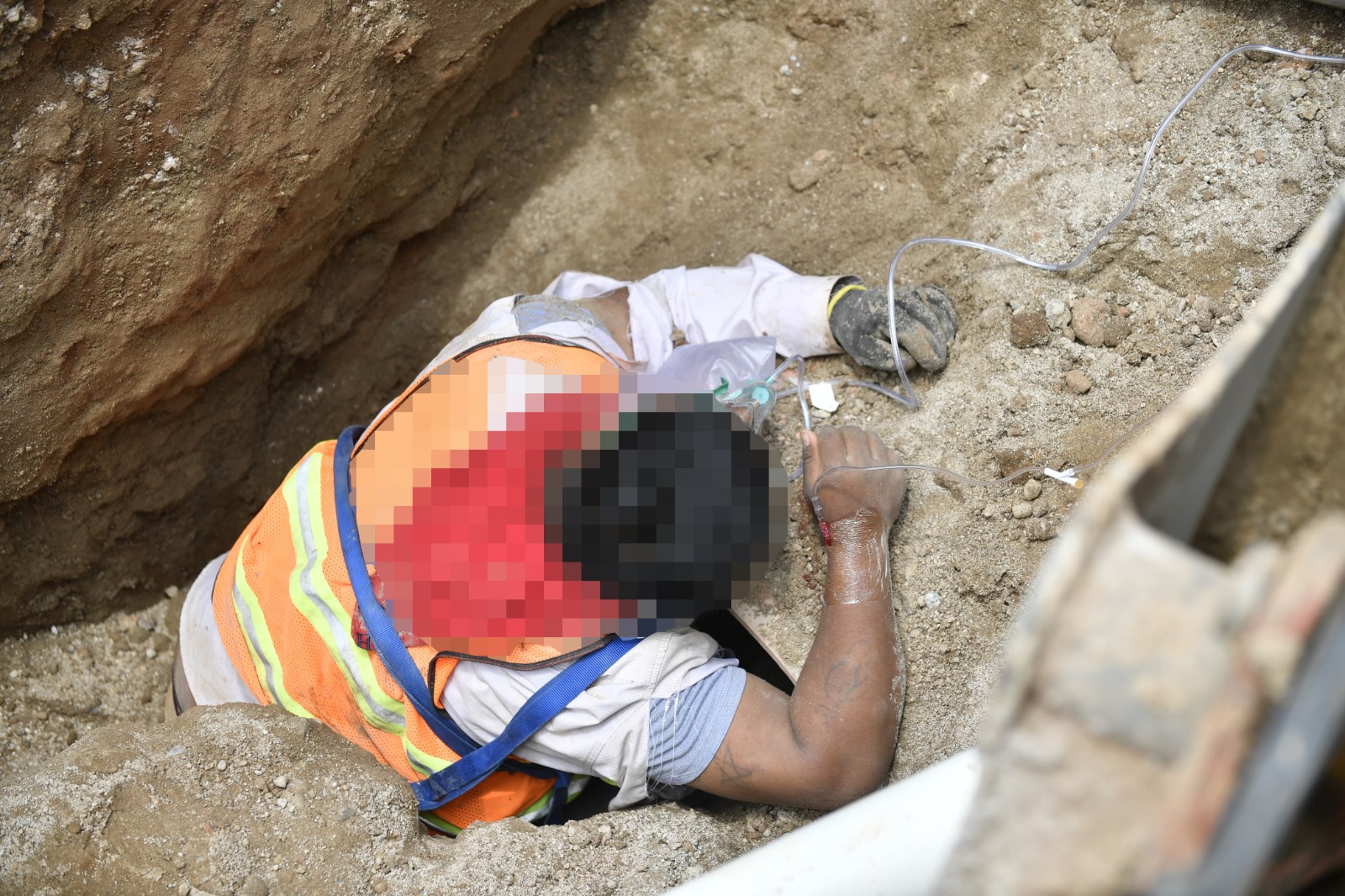 Muere trabajador tras colapso de talud en obra de Tlaquepaque; otro resulta herido