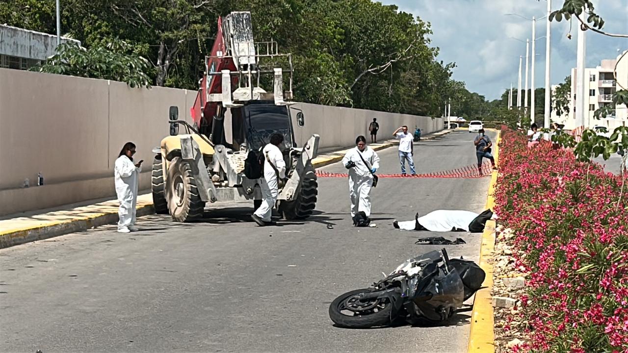 Motociclista pierde la vida tras chocar contra grúa