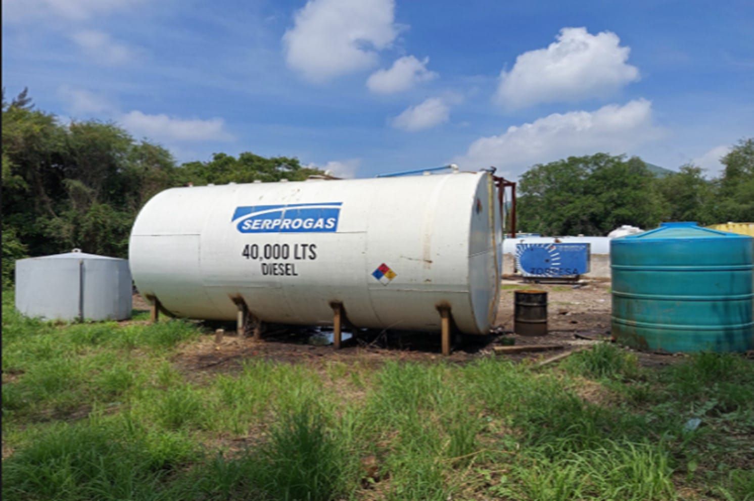 Asegura FGR 48 mil litros de hidrocarburo durante cateo en Tlajomulco