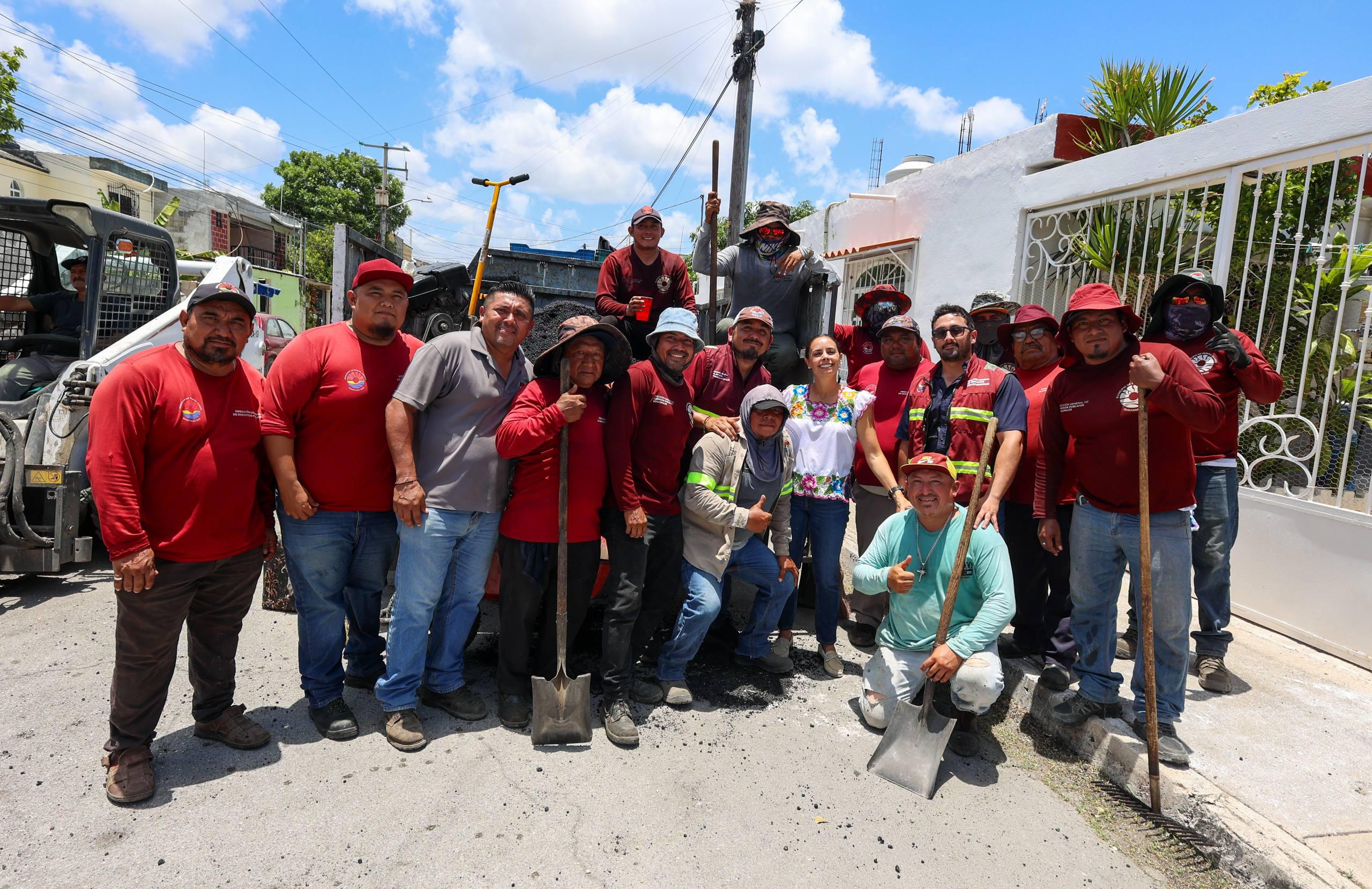 Supervisa Ana Paty Peralta trabajos de bacheo en la ciudad