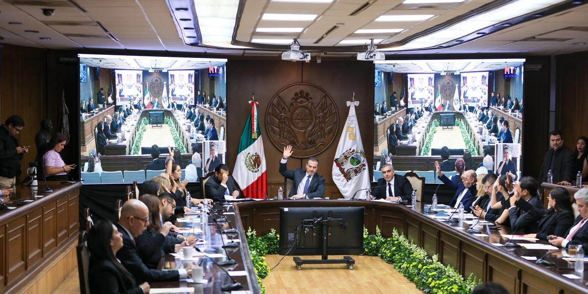 Monterrey da luz verde a convenio para impulsar tren Saltillo–Nuevo Laredo