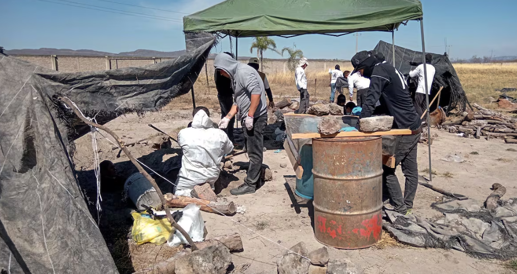 Encuentran 215 bolsas con restos humanos en fosa clandestina en Zapopan, Jalisco