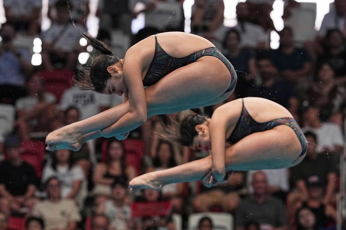 Sheinbaum felicita a las gemelas clavadistas ganadoras del bronce en Singapur