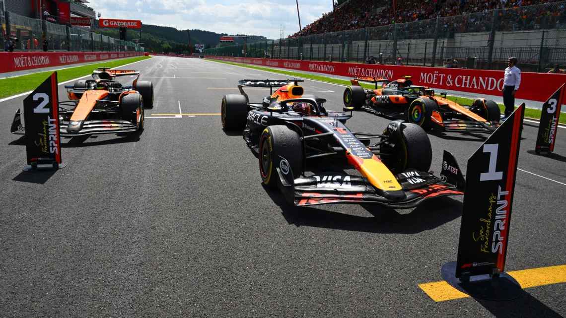 Max Verstappen vence a los McLaren en la Sprint de Bélgica