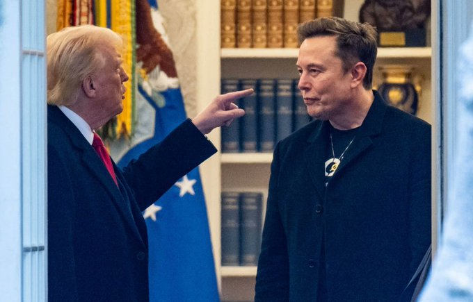 Trump califica de “ridículo” el nuevo partido de Elon Musk