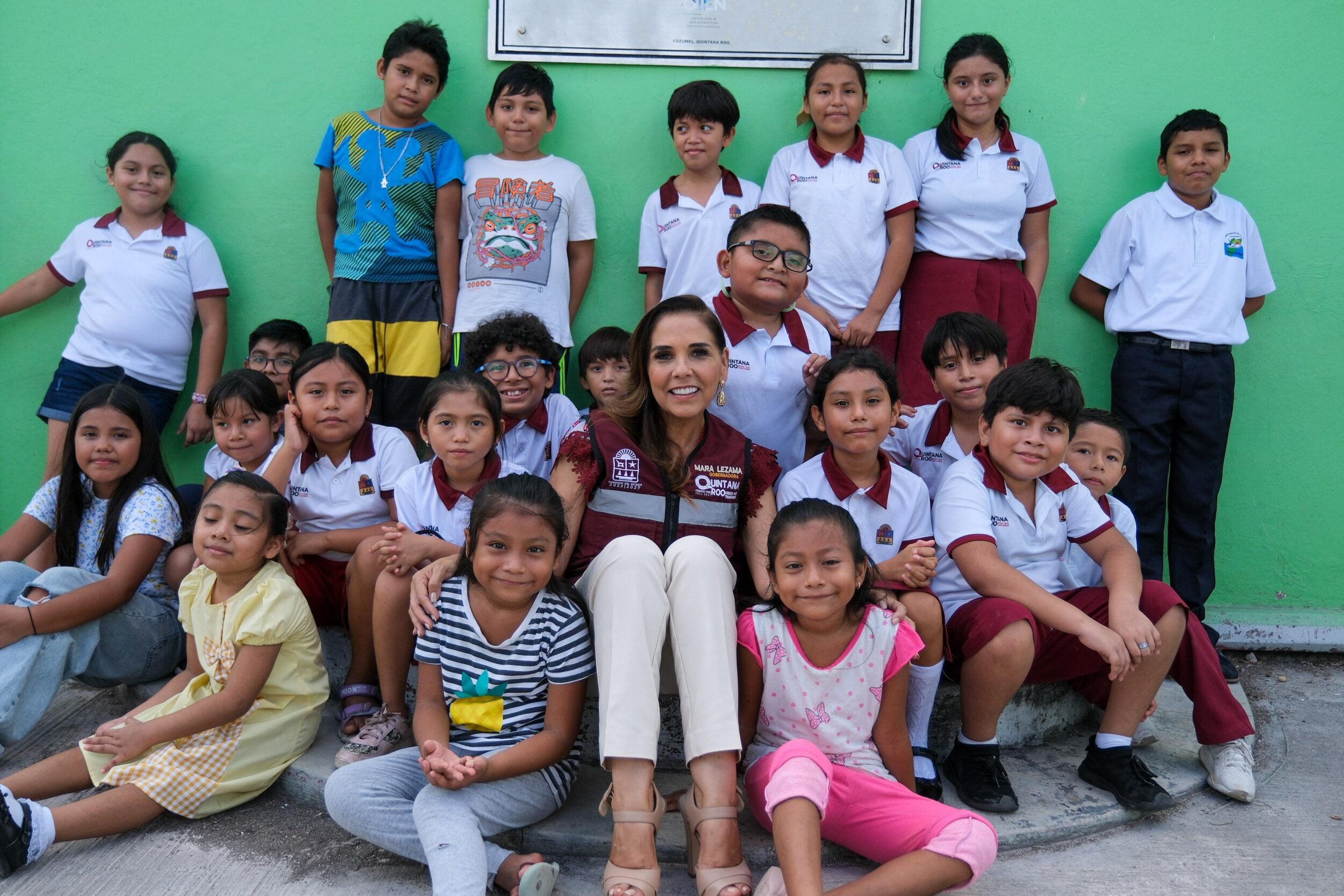 Solicitan alumnas y alumnos de la primaria “Vicente Guerrero” de Cozumel la construcción de un domo a la gobernadora Mara Lezama
