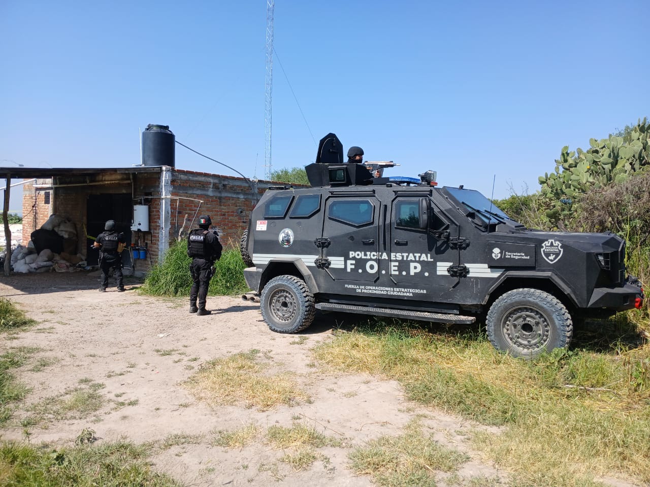 Aseguran presunto narcorrancho y armas tras agresión a policías en Teocaltiche