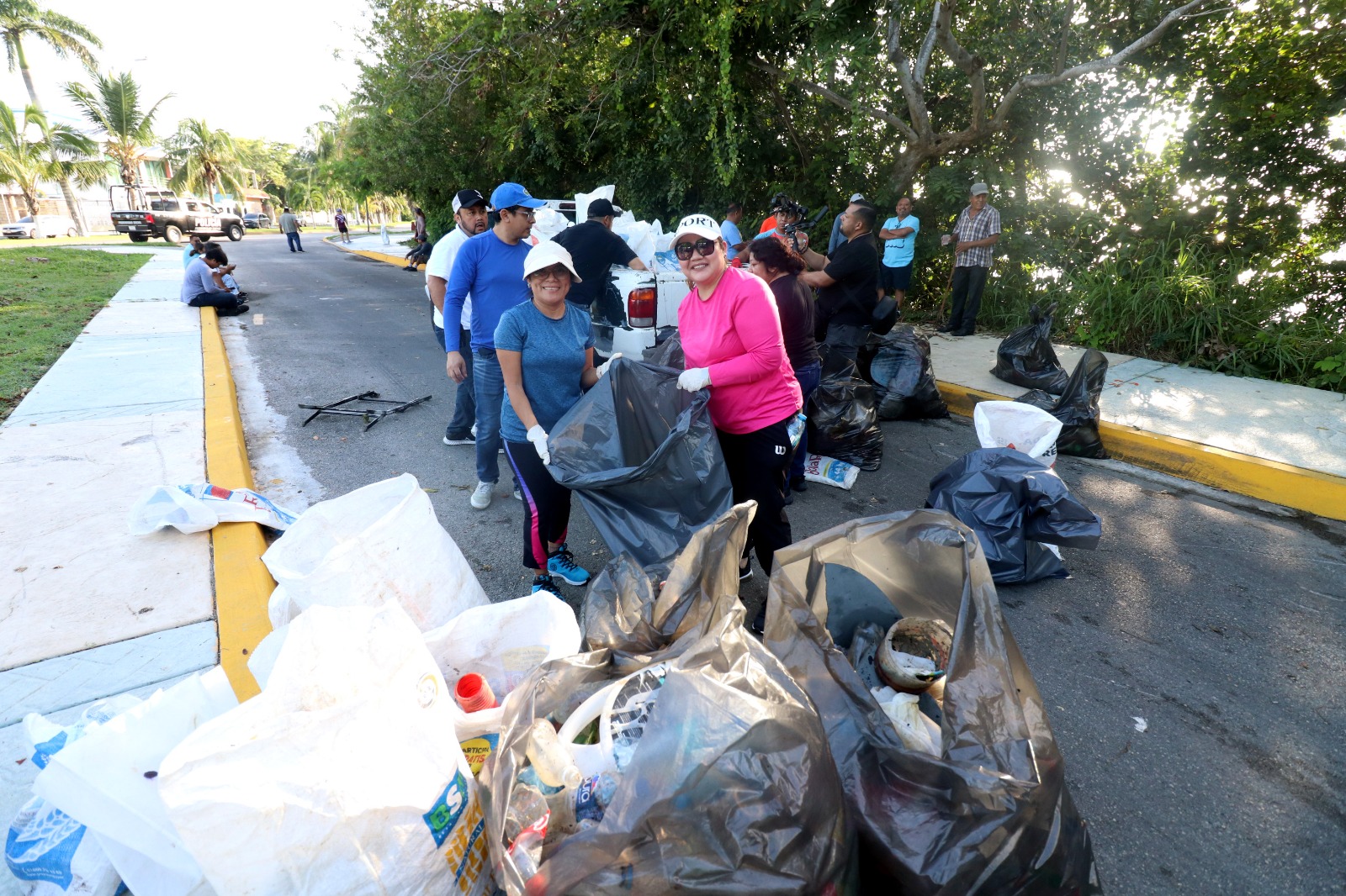 Realizan jornada de limpieza en el bulevar Bahía y recolectando 531 kilos de residuos