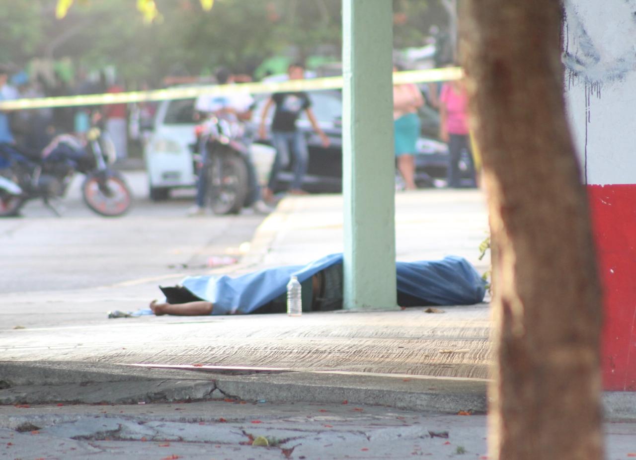 Ejecutan a obrero en pleno centro de Cancún, a metros de la Guardia Nacional