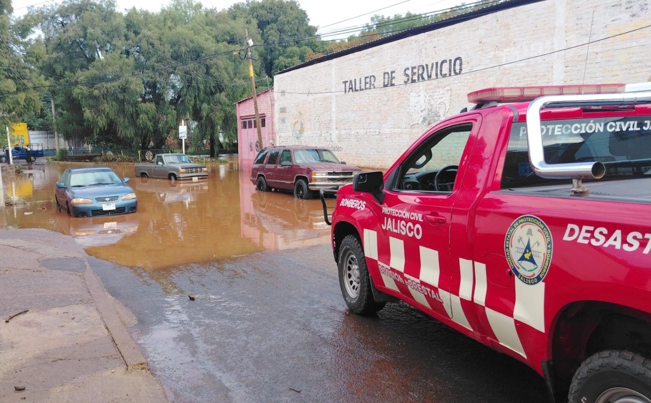 Se desborda el río en Tepatitlán; dos viviendas y un taller resultan afectados