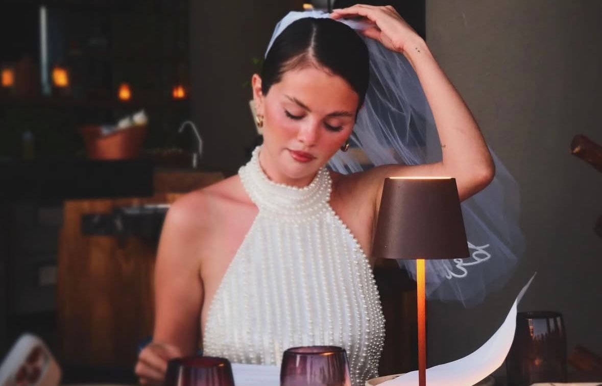 Selena Gomez presume fotos de su despedida de soltera en Cabo