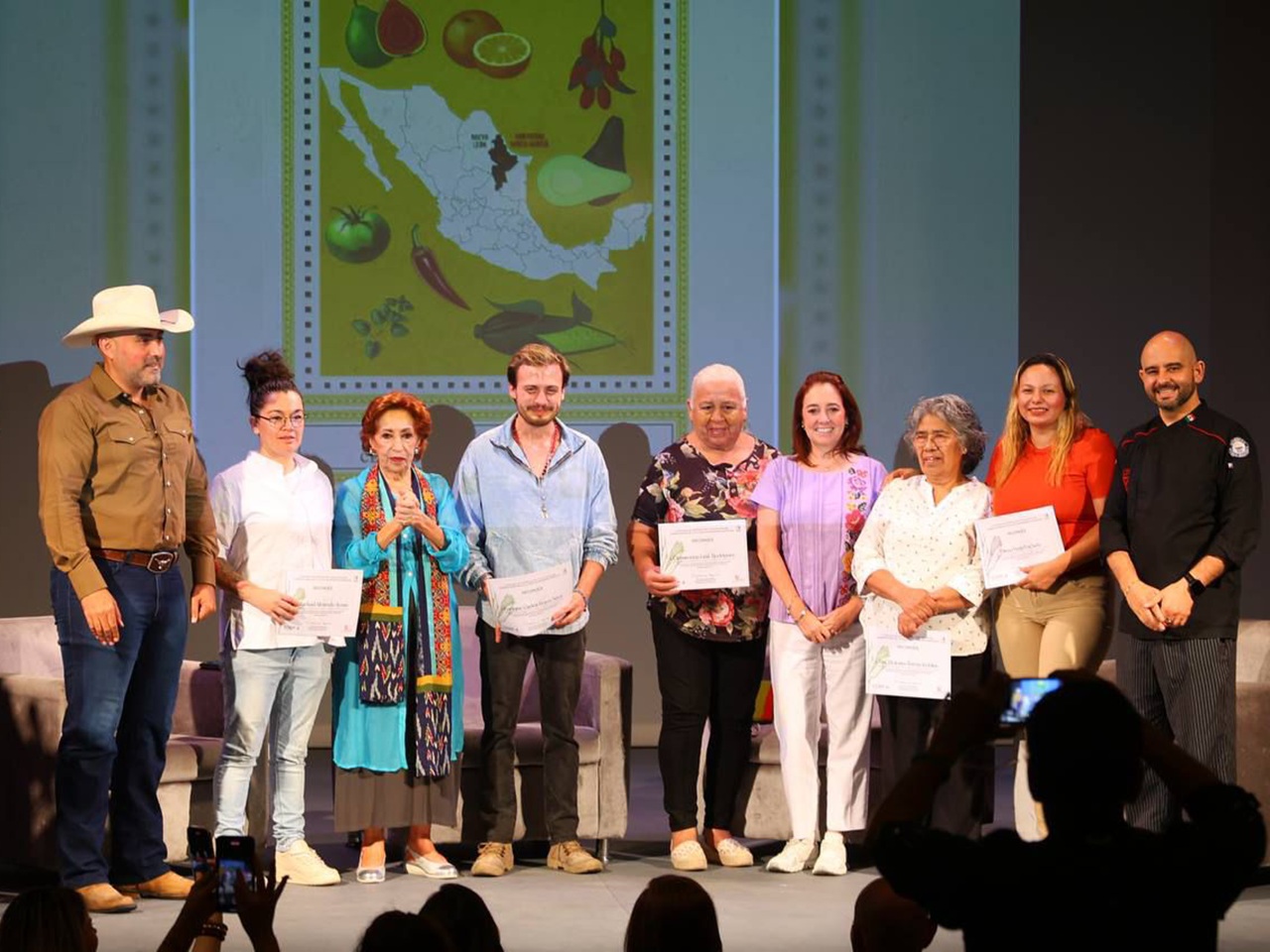 Gastronomía con orgullo: cocineros de NL reciben certificación nacional
