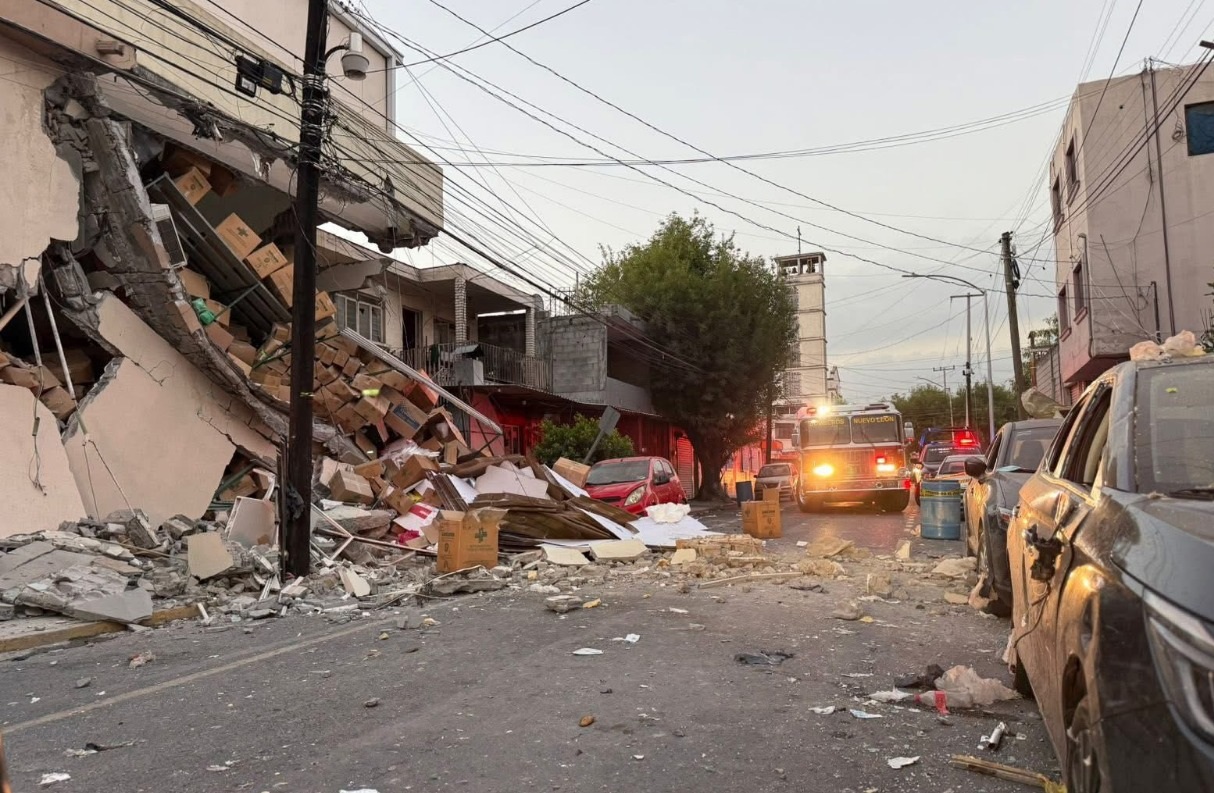 Explosión en bodega causa destrozos en Monterrey; reportan dos heridos