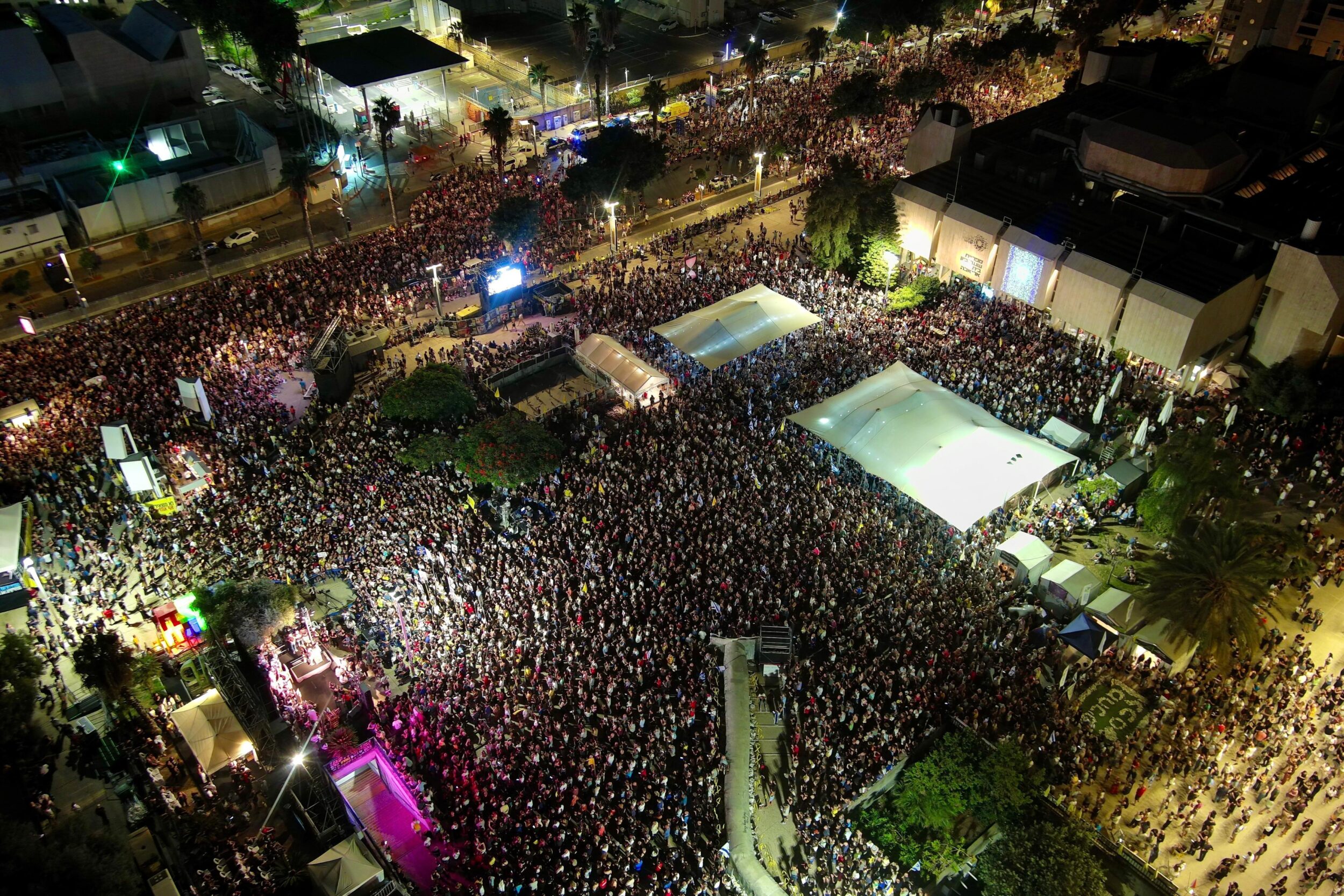 Decenas de miles en Tel-Aviv gritan ¡No a la ocupación de Gaza!