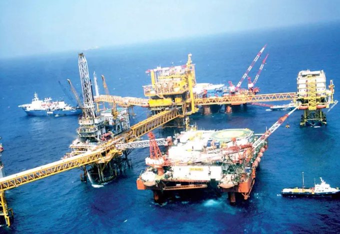 Detienen a dos “piratas” tras robo en plataforma de Pemex en Campeche; recuperan 30 equipos