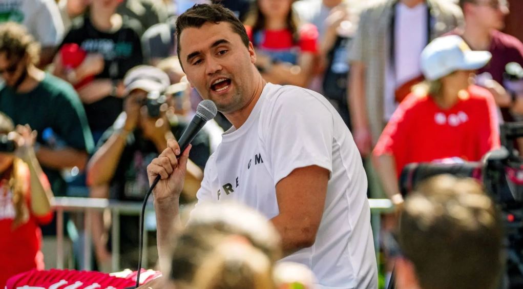 Presunto asesino de Charlie Kirk se entrega