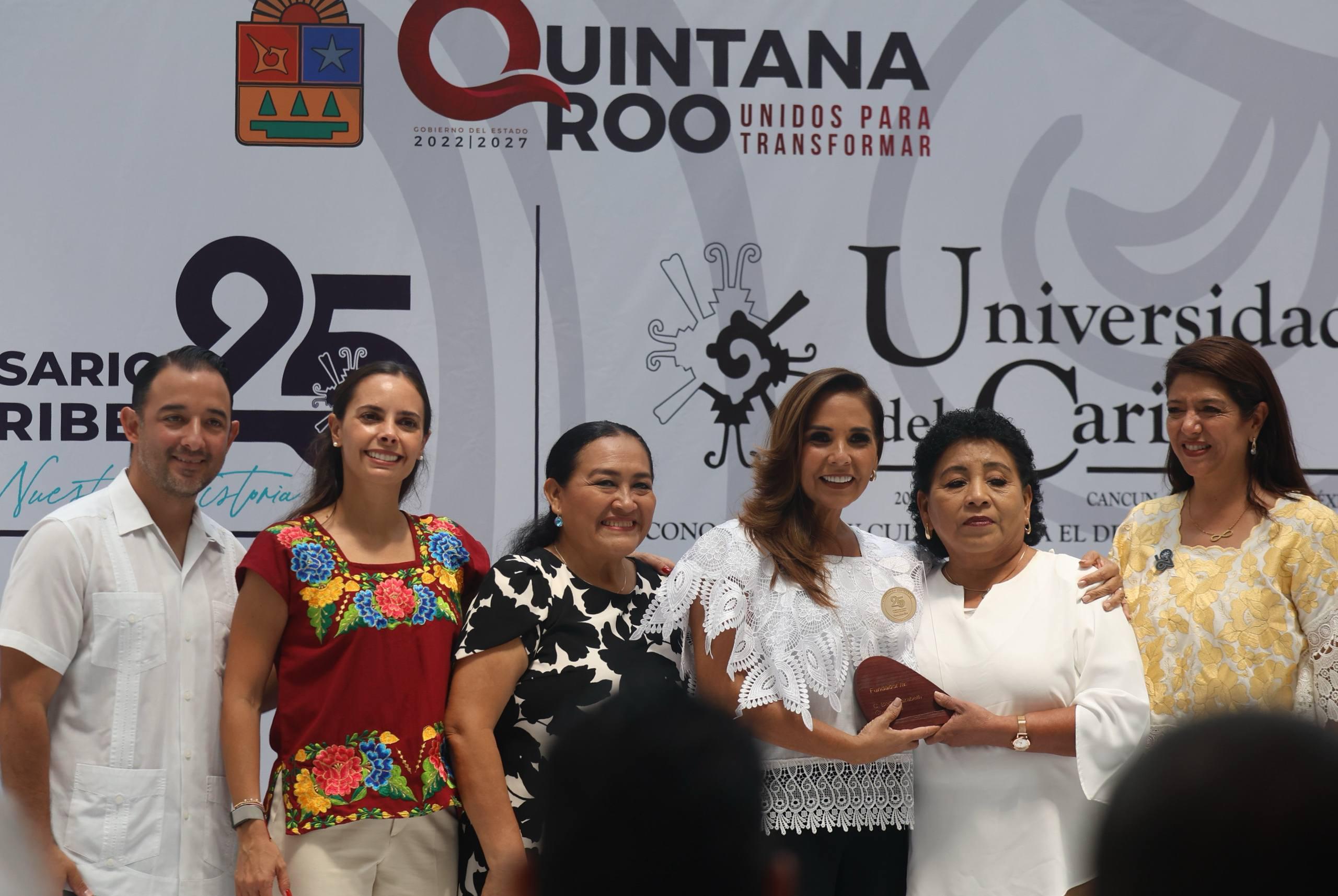 Conmemoran Ana Paty Peralta y Mara Lezama 25 años de la Universidad del Caribe