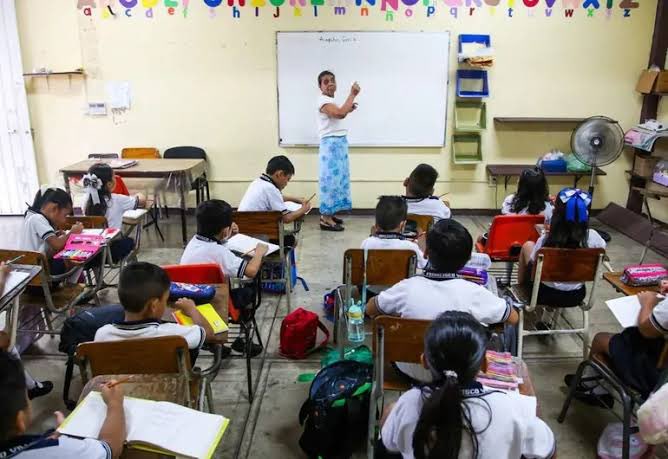 Regresan a clases 23.4 millones de estudiantes: inician el ciclo escolar 2025–2026 en México