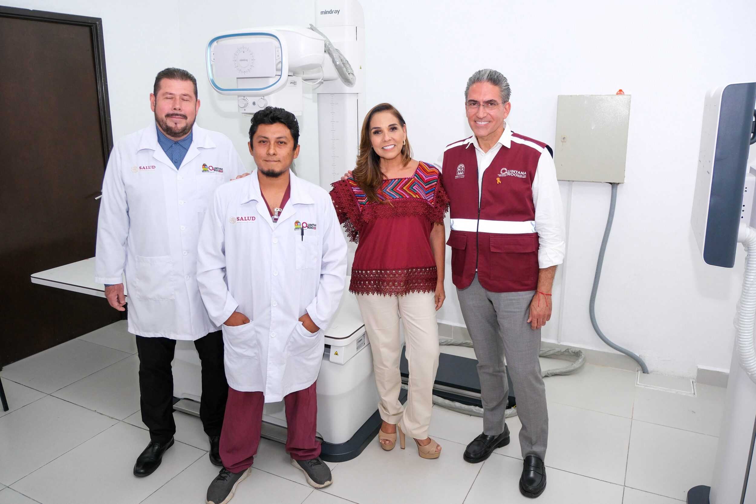 Fortalece Mara Lezama servicios de salud en Isla Mujeres con nuevo equipo de Rayos X