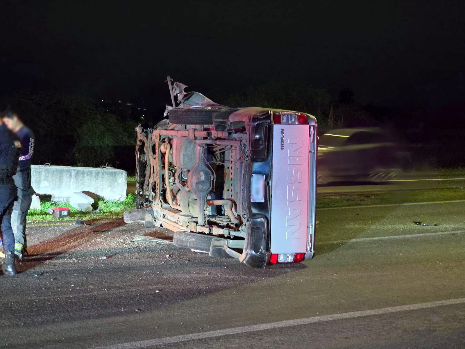 Cuerpos de emergencia de Tlajomulco atienden dos volcaduras durante la madrugada