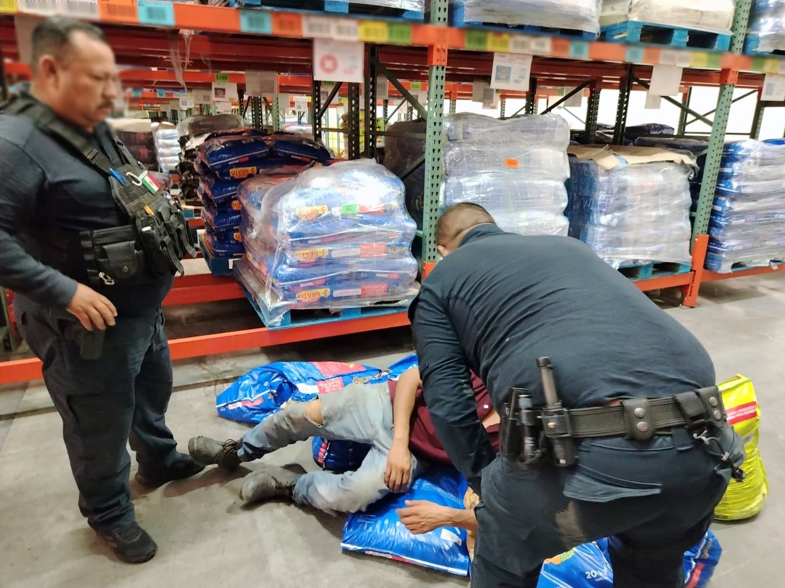 Policías de Tlajomulco rescatan a hombre que intentó privarse de la vida