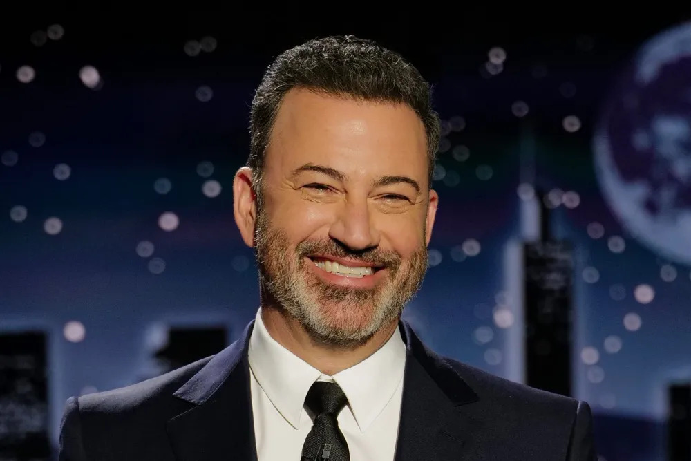 Jimmy Kimmel reaparece tras suspensión y defiende la libertad de expresión en un emotivo regreso