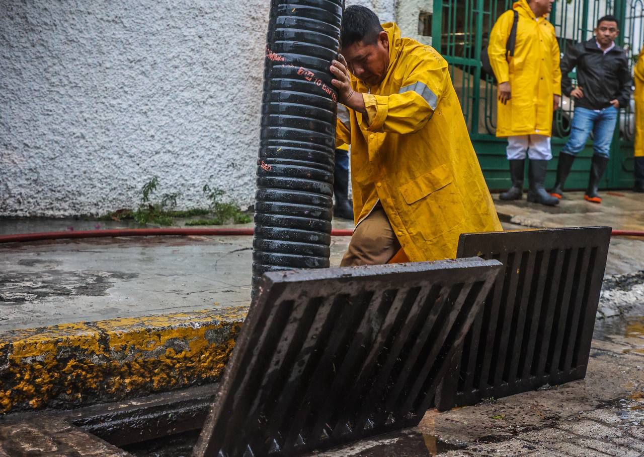 Implementa gobierno de BJ acciones inmediatas para liberar calles de encharcamientos
