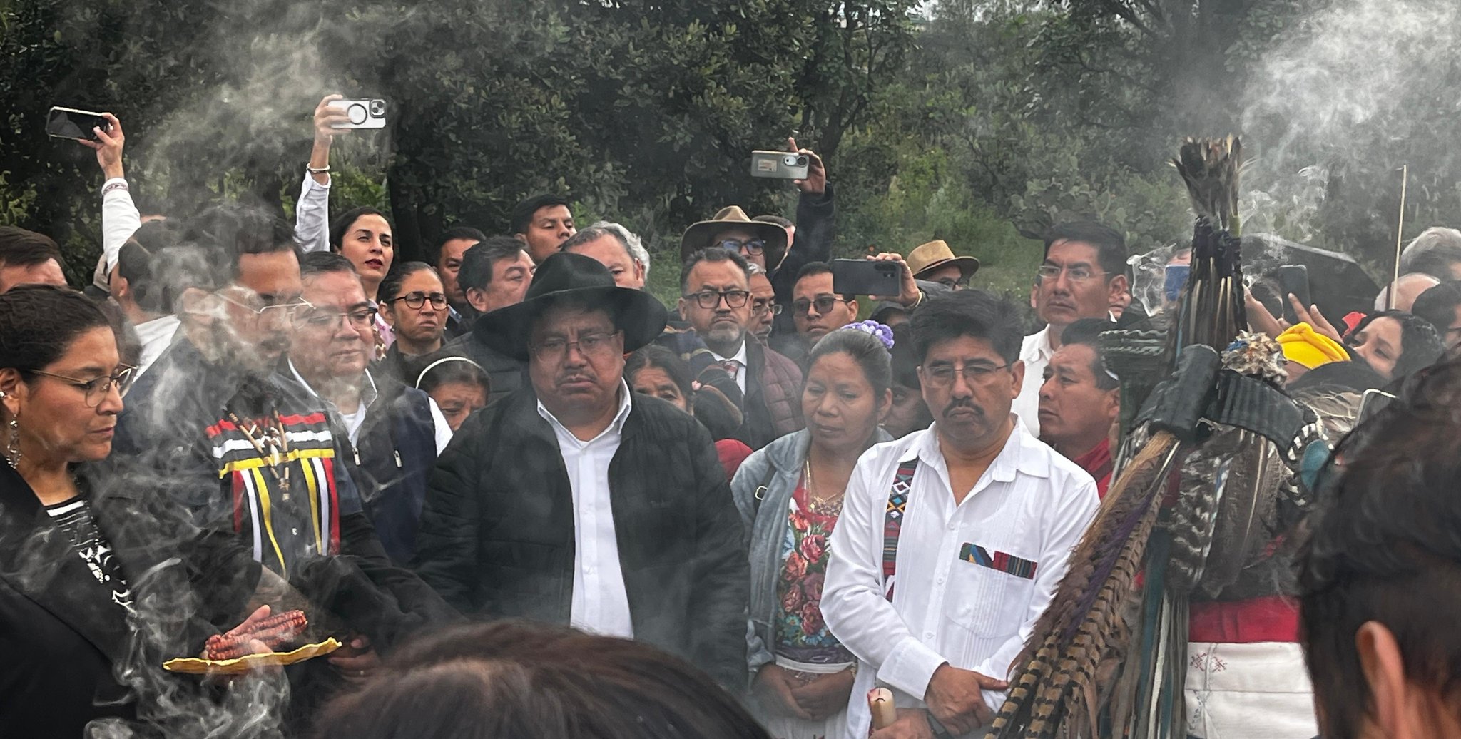 Ministros de la SCJN reciben bastones de mando en ceremonia simbólica en Cuicuilco