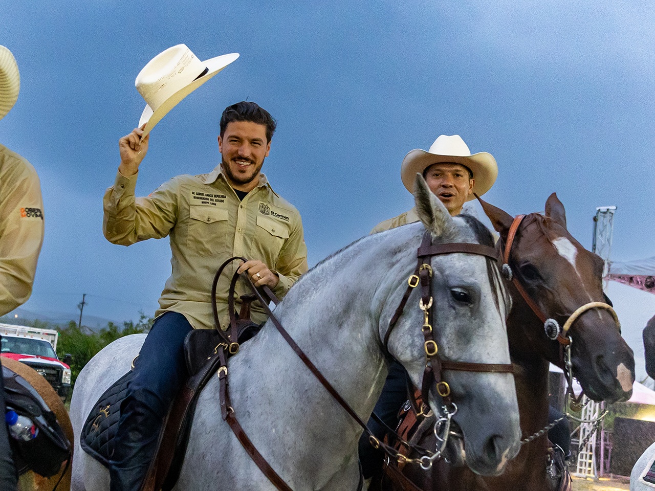 Participa Gobernador en la cabalgata 2025 del municipio de El Carmen