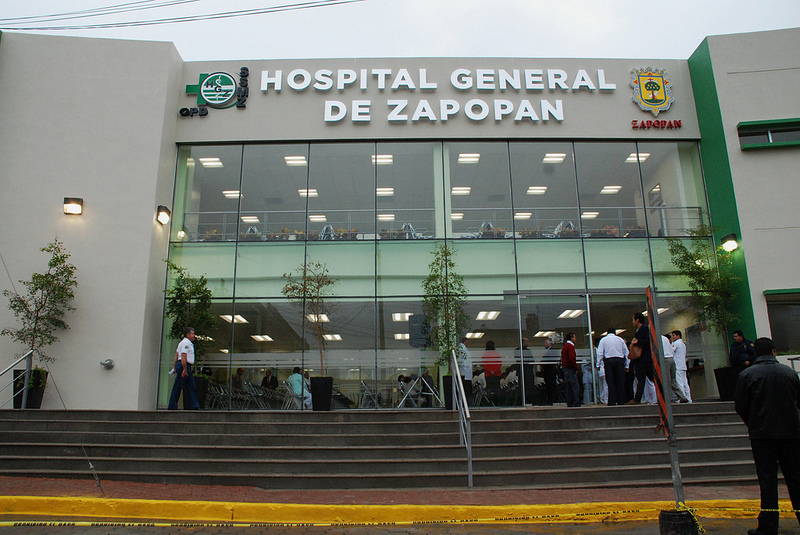 Hospitalito de Zapopan estrena uniformes y lanza programa social de apoyo a pacientes sin seguridad social