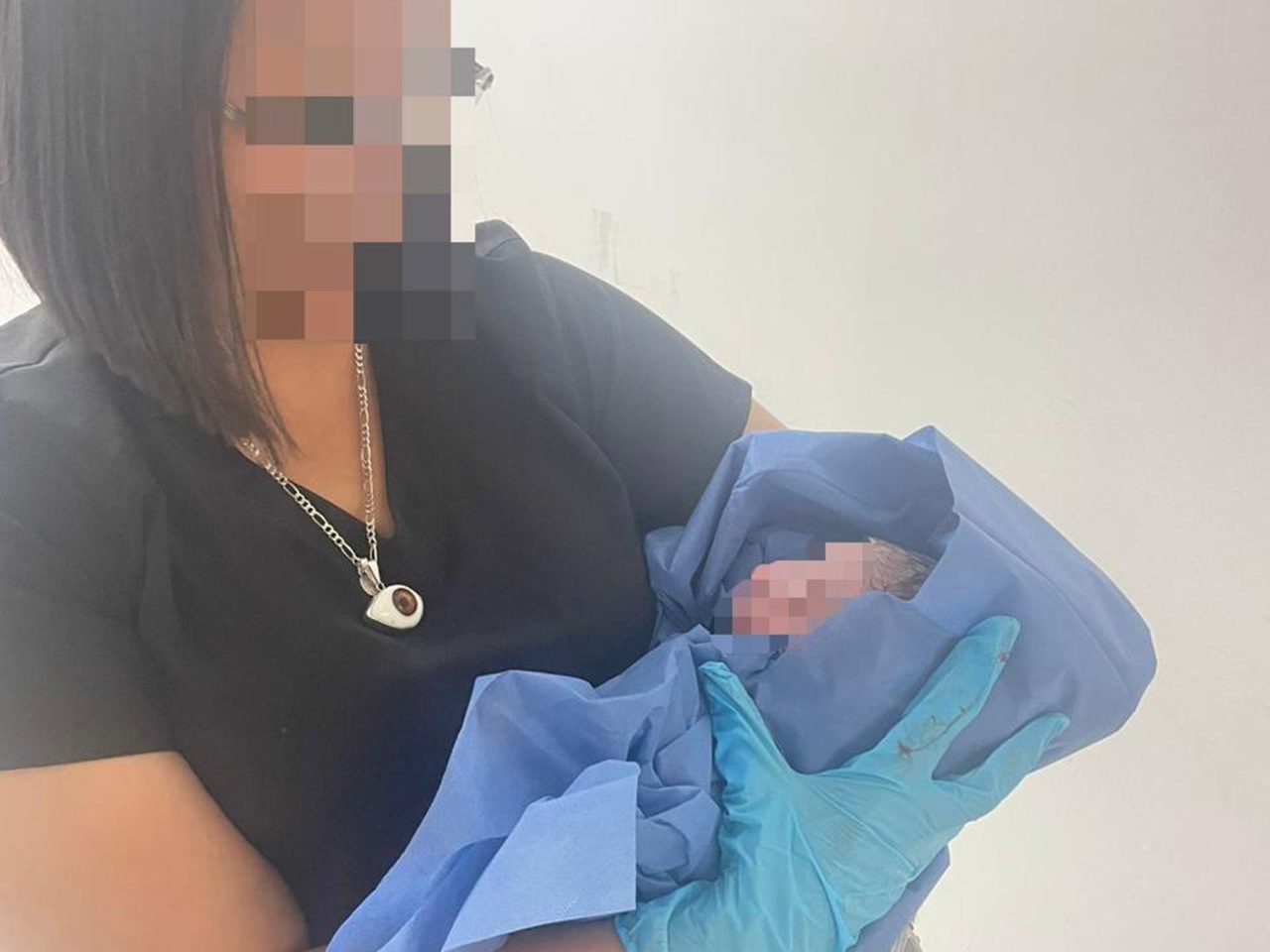 Madre da a luz con apoyo de Fuerza Civil en campo policial