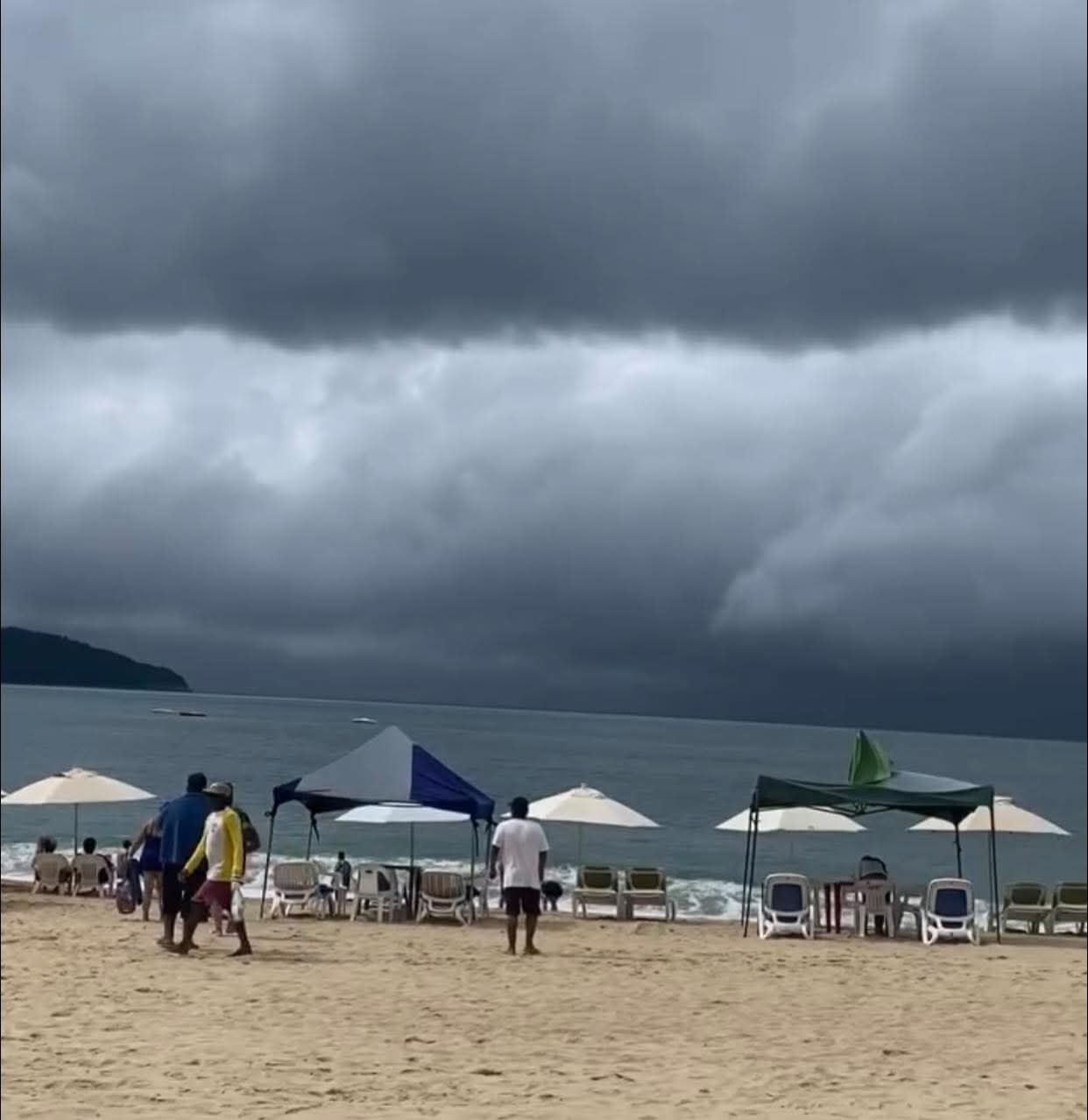 “Narda” se intensifica a huracán categoría 2 en el Pacífico mexicano