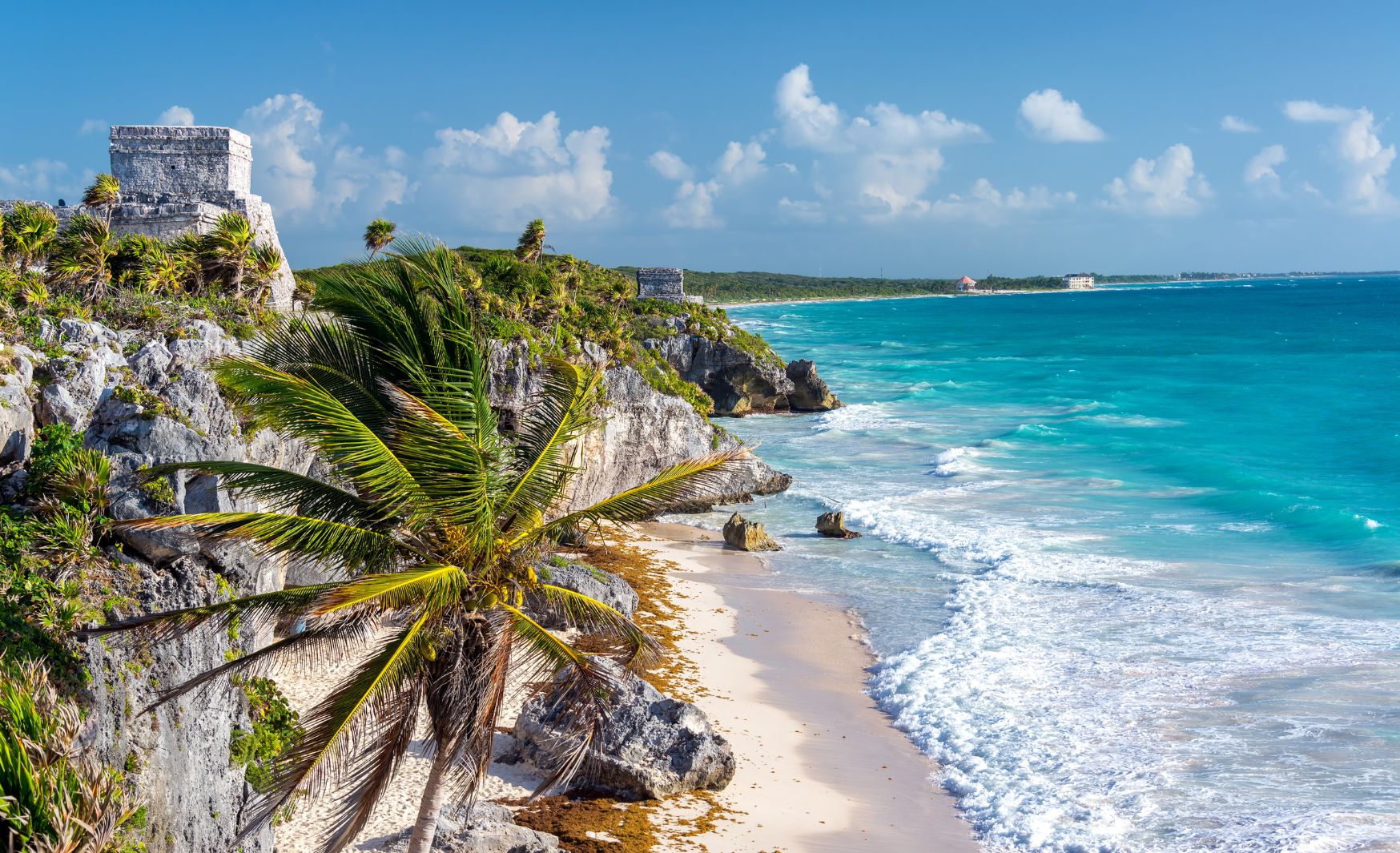 Tulum fortalece acceso a playas, educación y atención médica de emergencia