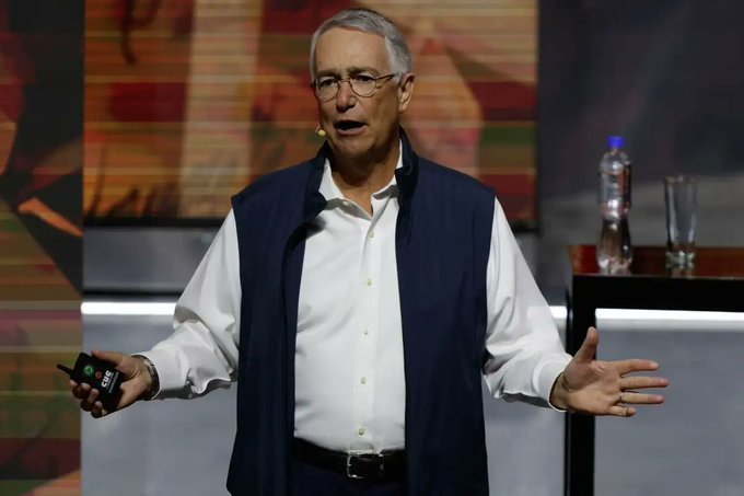 Salinas Pliego pide mesa de trabajo con la presidenta para negociar pago de impuestos