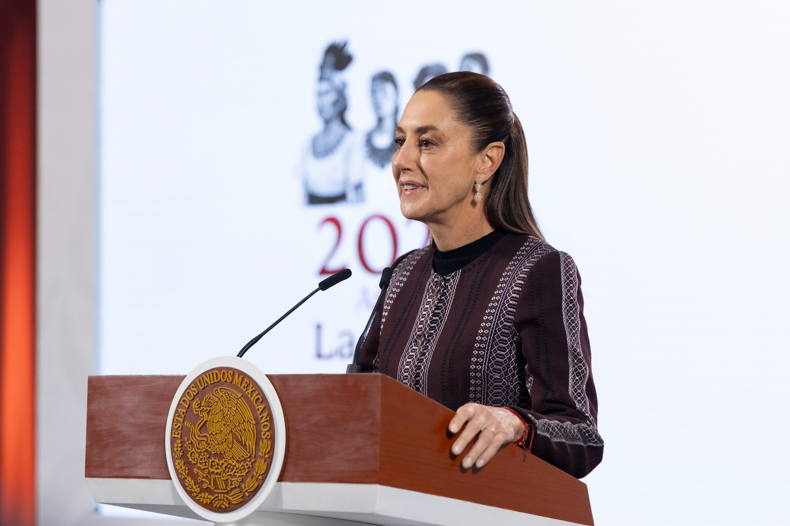 Gobierno de México avanza en labores de limpieza y entrega de apoyos a afectados por lluvias