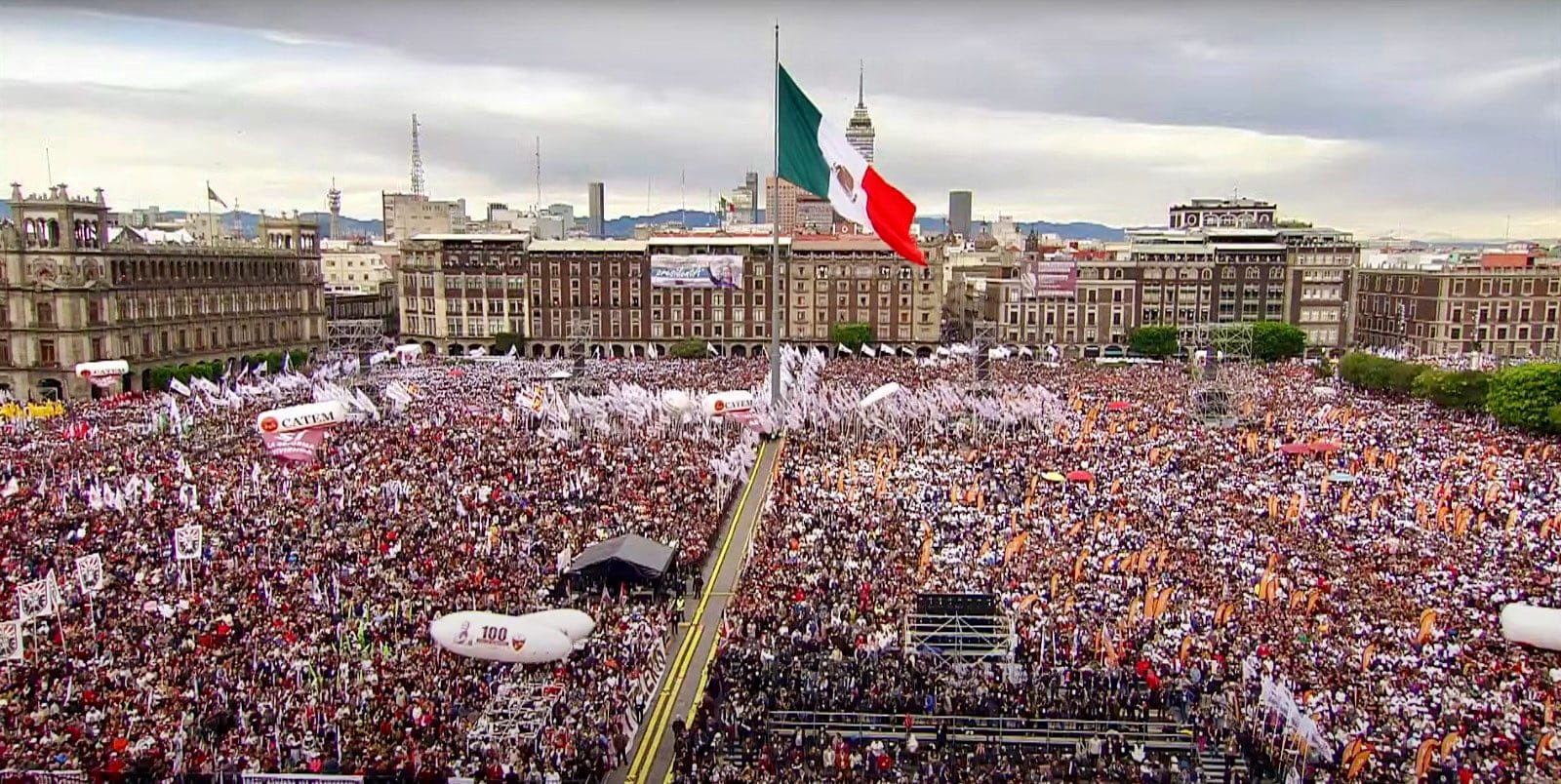 Claudia Sheinbaum rinde su Primer Informe de Gobierno en un Zócalo abarrotado