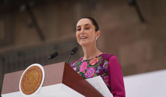 Claudia Sheinbaum presenta su Primer Informe de Gobierno en un Zócalo abarrotado