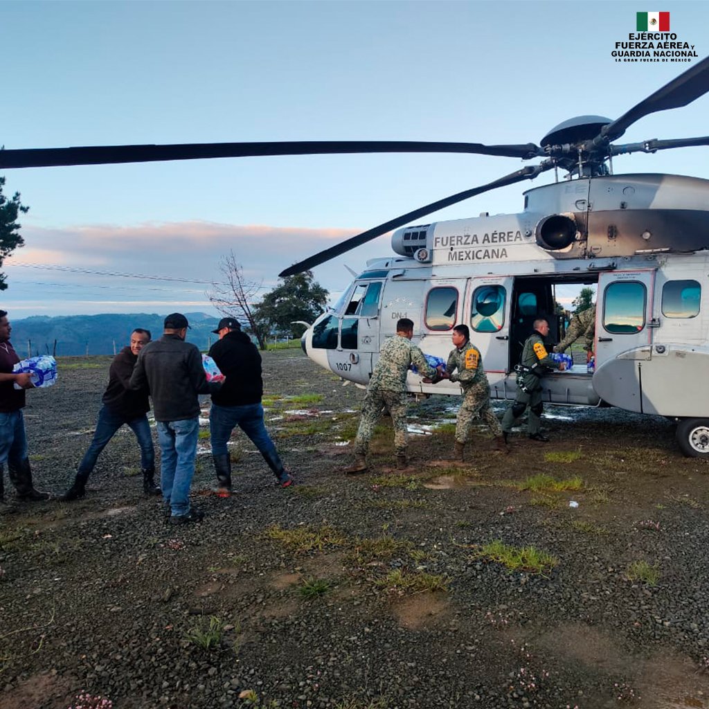 Gobierno de México activa en Hidalgo 3 centros de mando con 111 puentes aéreos para atender a comunidades afectadas por las lluvias