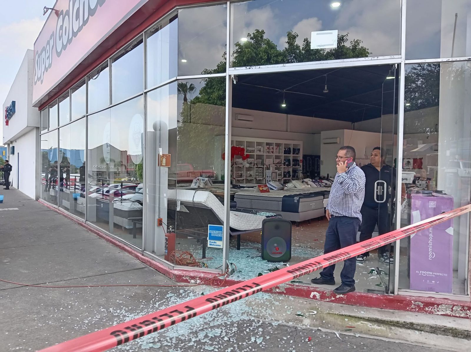 INTENTO DE ASALTO EN PLAZA CENTRO SUR DEJA DAÑOS MATERIALES, PERO SIN LESIONADOS