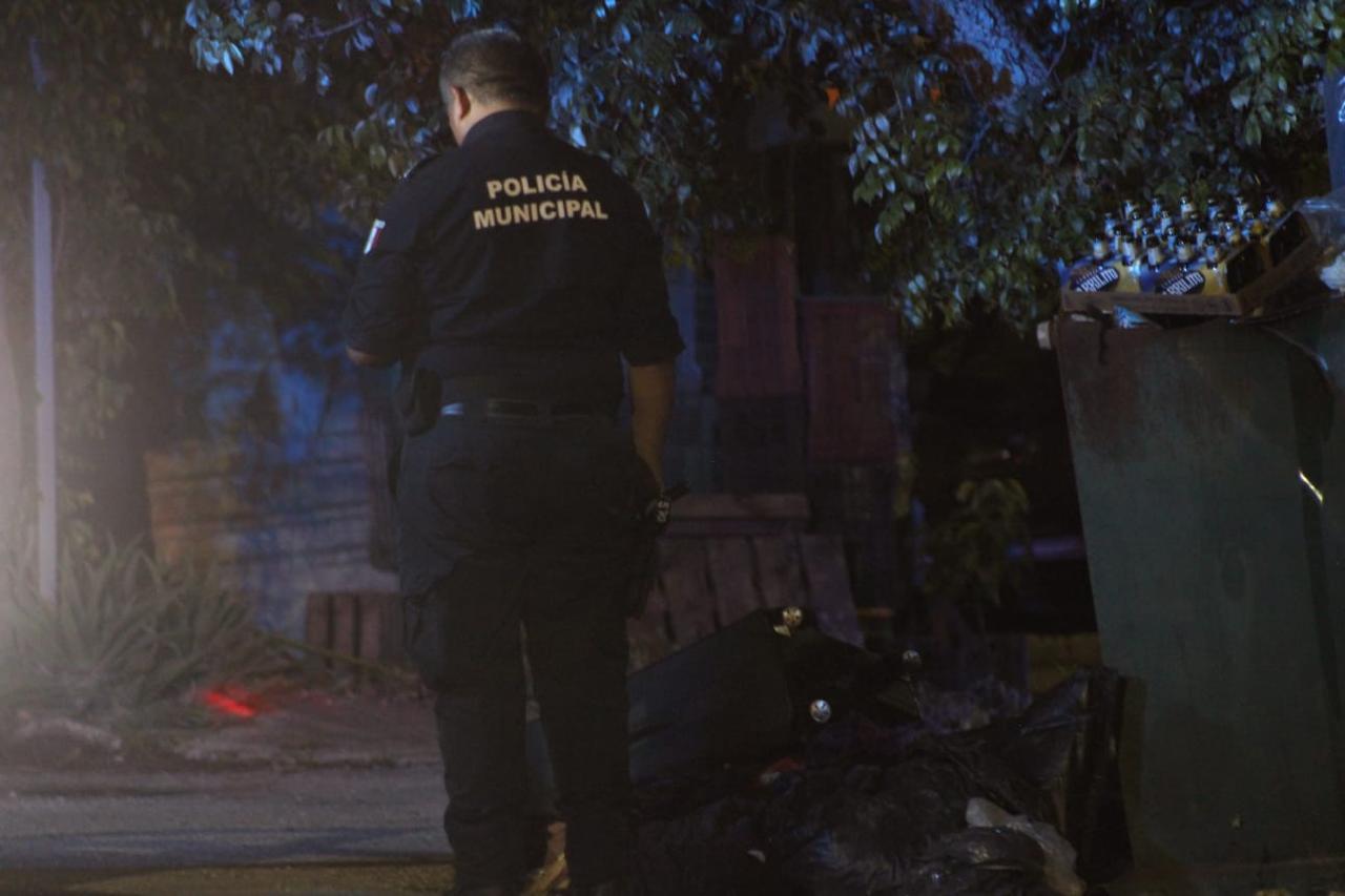 Hallan cuerpo embolsado dentro de una maleta en Villas Otoch Paraíso