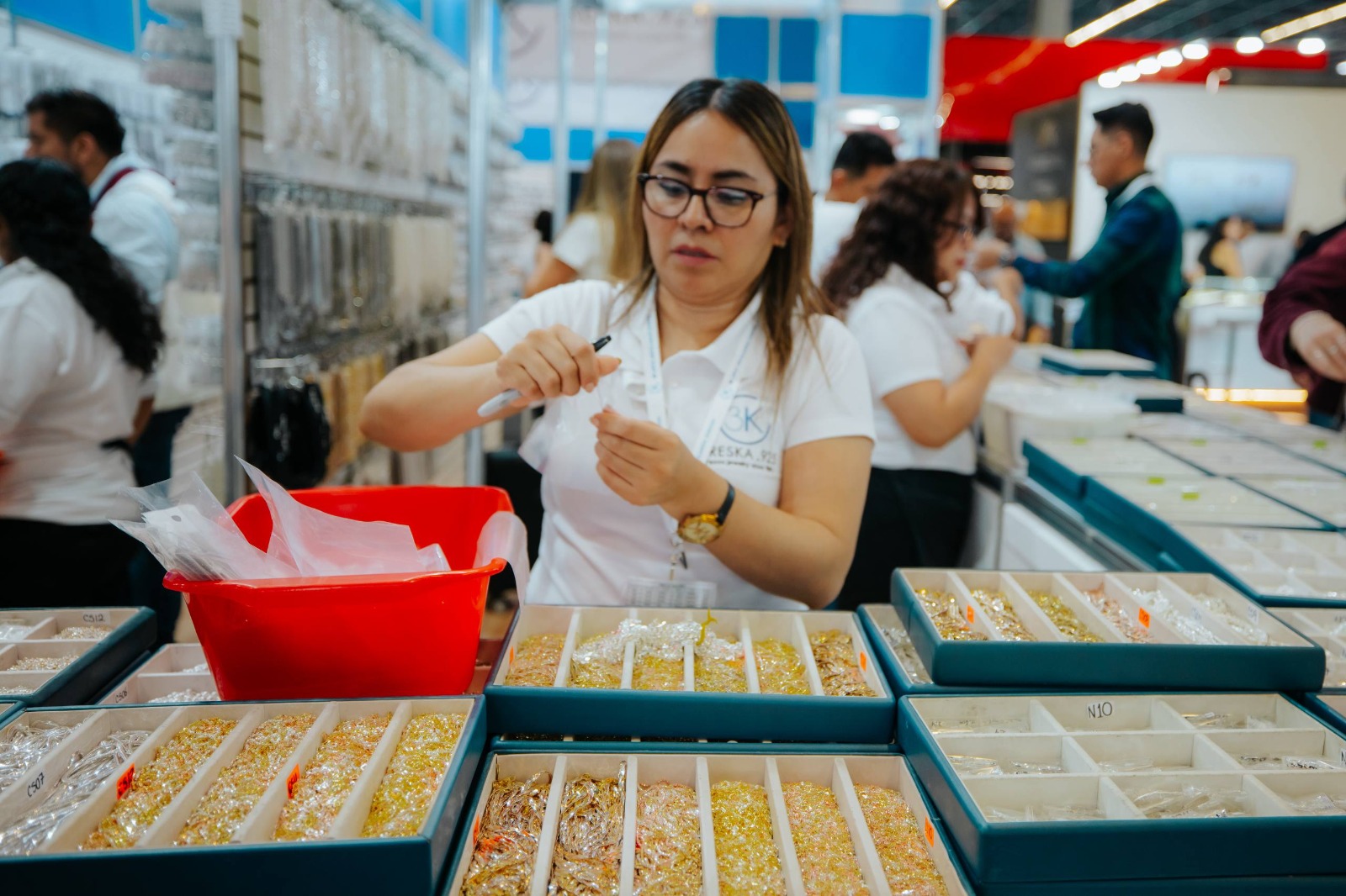 Llama Vero Delgadillo a la industria joyera a impulsar a mujeres emprendedoras