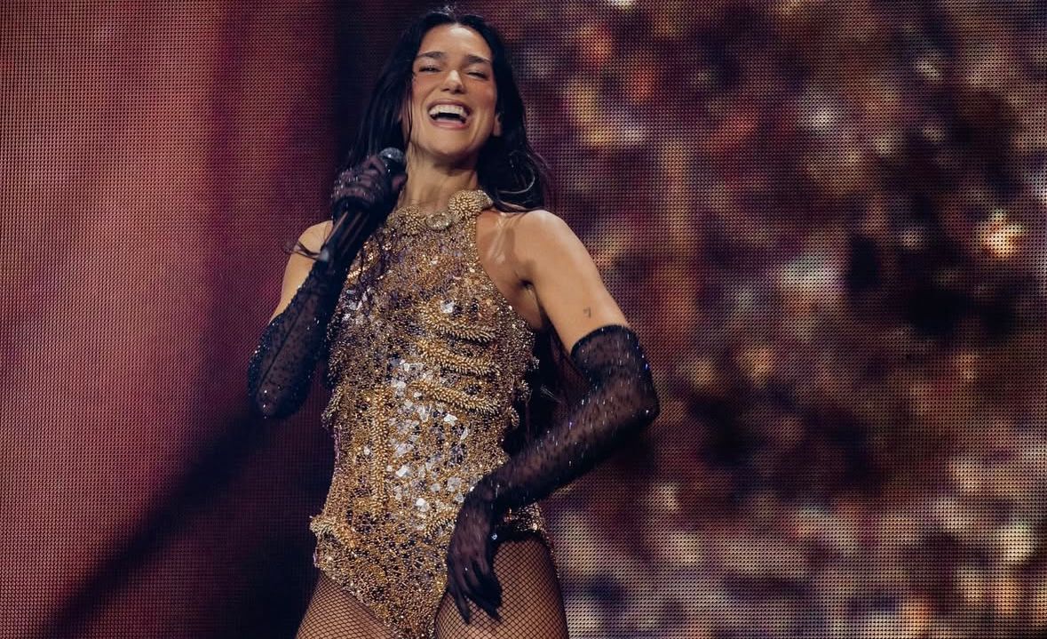 Dua Lipa sorprende al mundo al obtener su certificado oficial de español antes de su gira por Latinoamérica
