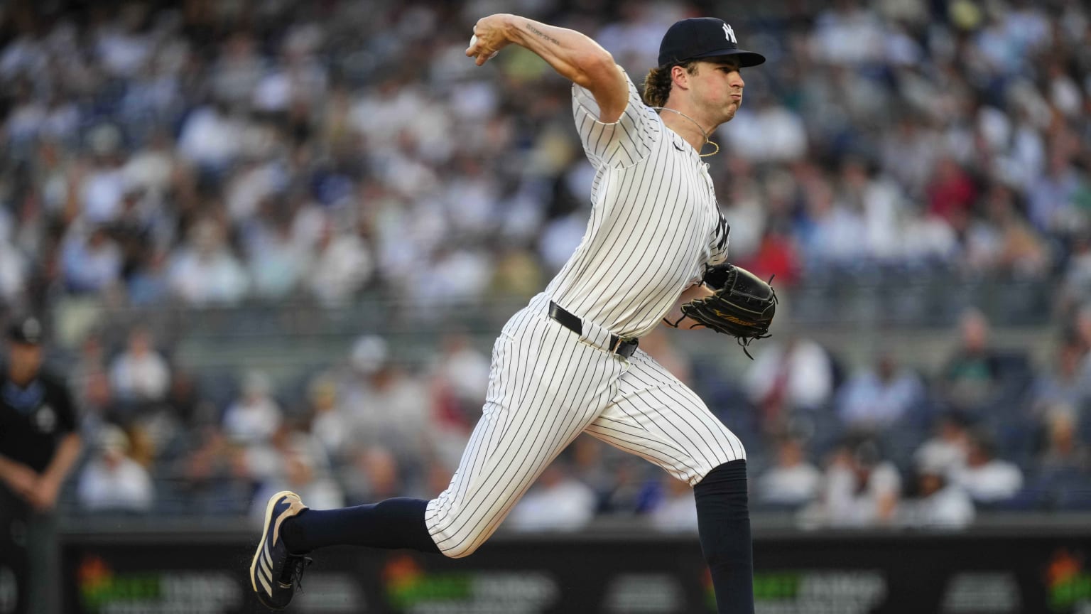 Novato Schlittler poncha a 12 y guía a Yankees a Series Divisionales