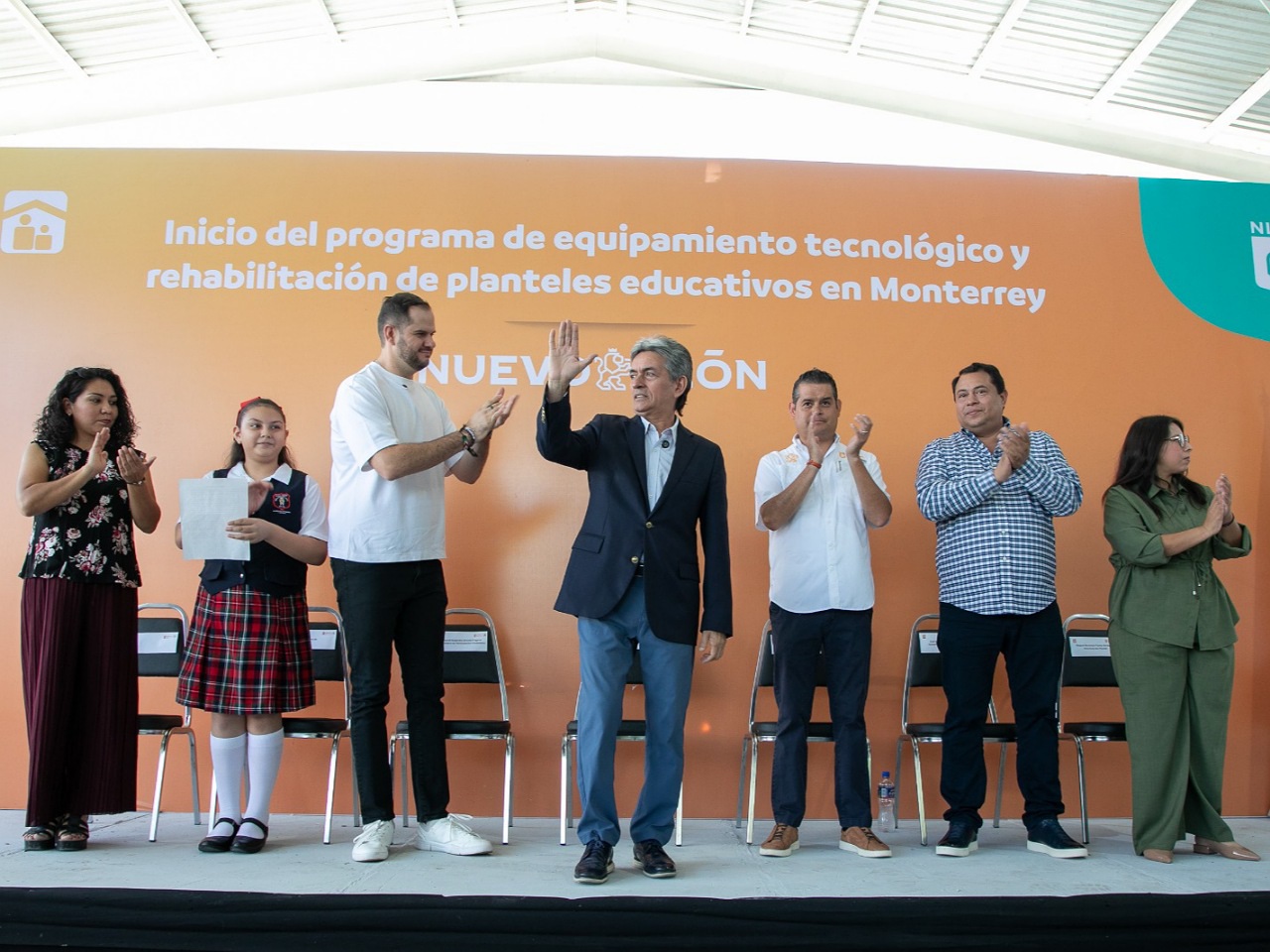 Nuevo León impulsa conectividad y mejora de escuelas en Monterrey