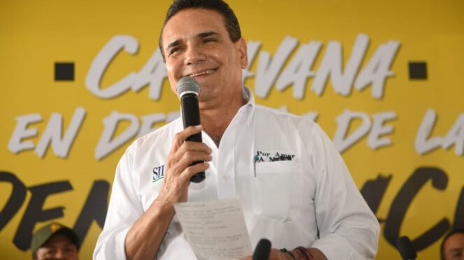 Órdenes de aprehensión contra Silvano Aureoles por homicidio