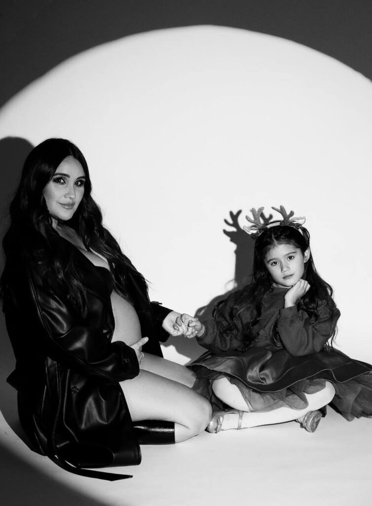 Dulce María presenta a su hija Fernanda