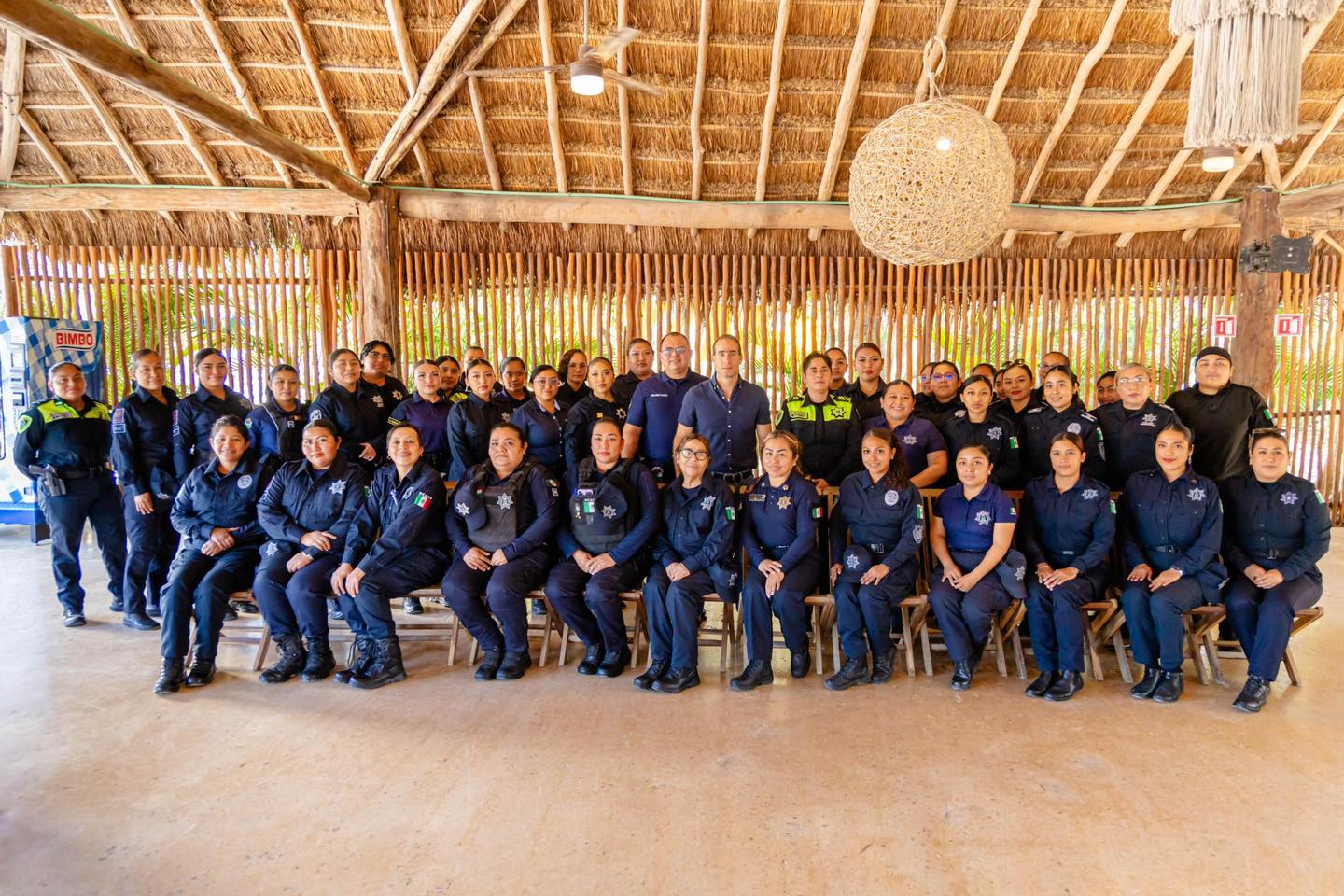 Reconoce Diego Castañón la labor de mujeres en la corporación de Tulum durante encuentro cercano