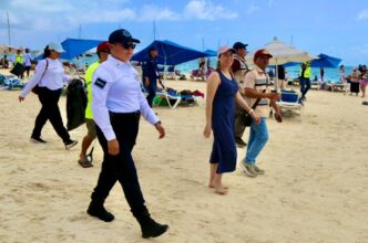 Presidenta municipal de Isla Mujeres supervisa en las playas los operativos de Semana Santa