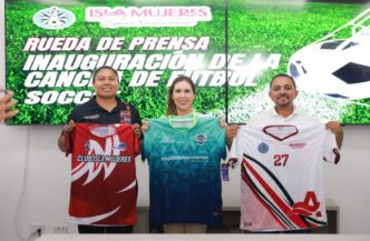 Atenea anuncia inauguración de la nueva cancha de fútbol soccer de Isla Mujeres